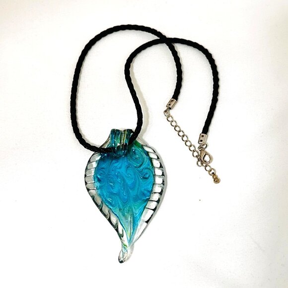 Art Glass Leaf Pendant/Necklace Peacock Feather/Swirl Pattern - Picture 4 of 5